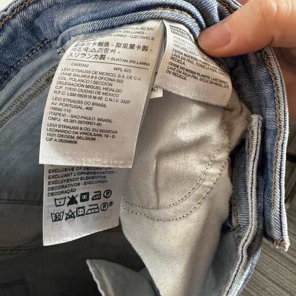 Levi's 721 High Rise Skinny Jeans. Light wash distressed with holes - Picture 7 of 7